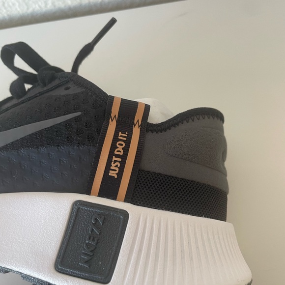 Nike Black and Gold Running Sneakers Shoes for Women’s size 6.5 - Picture 5 of 11